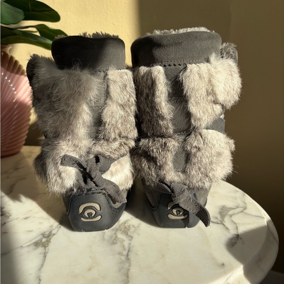 Manitobah Gray Suede Beaded Mukluks Women’s Size 9 - Picture 4 of 9